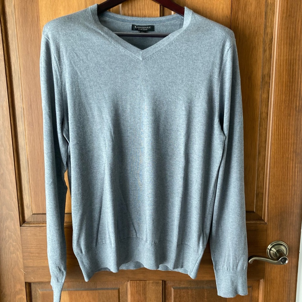 Banana Republic Men's Light Gray V-Neck Sweater
